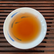 Laden Sie das Bild in den Galerie-Viewer, 2004 ChangTai &quot;Chang Tai Hao - Ye Sheng Ji Pin - Bu Lang&quot; ( Wild Premium - Bulang)  Cake 400g Puerh Raw Tea Sheng Cha