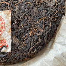 Carica l&#39;immagine nel visualizzatore di Gallery, 2005 ChangTai &quot;Chang Tai Hao - Yun Nan Thi Tsi Bing Cha&quot; (Changtaihao - Yunnan Thitsi Beeng Tea) Cake 400g Puerh Raw Tea Sheng Cha