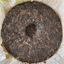 Carica l&#39;immagine nel visualizzatore di Gallery, 2006 ChangTai &quot;Chang Tai Hao - Ye Sheng Ji Pin - Bu Lang&quot; ( Wild Premium - Bulang)  Cake 400g Puerh Raw Tea Sheng Cha