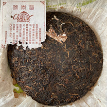 Carica l&#39;immagine nel visualizzatore di Gallery, 2006 ChangTai &quot;Chang Tai Hao - Ye Sheng Ji Pin - Bu Lang&quot; ( Wild Premium - Bulang)  Cake 400g Puerh Raw Tea Sheng Cha