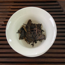 Cargar imagen en el visor de la galería, 2004 Changtai&quot;Meng Hai Cha Zhuan&quot; (Menghai Tea Brick) 250g Puerh Raw Tea Sheng Cha