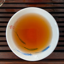 Laden Sie das Bild in den Galerie-Viewer, 2005 XingHai &quot;Xing Hai Sheng Cha&quot; (Banzhang Tea Area) Cake 357g Puerh Raw Tea Sheng Cha