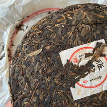 Cargar imagen en el visor de la galería, 2006 NanQiao &quot;Ban Pen&quot; (Bulang Banpen ) Cake 500g Puerh Sheng Cha Raw Tea