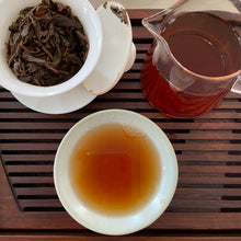 Cargar imagen en el visor de la galería, 2005 LaoTongZhi &quot;Yu Shou Shan&quot; (Yushou Mountain) Cake 400g Puerh Sheng Cha Raw Tea