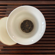 Cargar imagen en el visor de la galería, 2005 Liming &quot;Zhu Tong Yuan Cha&quot; (Bamboo Tube Mini Cake) 150g Puerh Sheng Cha Raw Tea