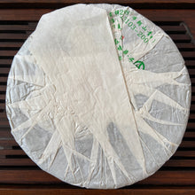 Laden Sie das Bild in den Galerie-Viewer, 2008 NanQiao &quot;Che Fo Nan-Ji Xiang&quot; (Bulang Luckiness) Cake 357g Puerh Raw Tea Sheng Cha, Meng Hai