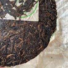 Cargar imagen en el visor de la galería, 2004 LiMing &quot;Nan Nuo Shan - Gu Qiao Mu&quot; (Nannuo Mountain - Ancient Arbor Tree) Cake 357g Puerh Raw Tea Sheng Cha