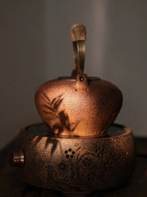 Laden Sie das Bild in den Galerie-Viewer, Chaozhou &quot;Sha Tiao&quot; Water Boiling Kettle with Artisanal Design 900ml
