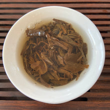Charger l&#39;image dans la galerie, 2003 TuLinFengHuang &quot;10 Zhou Nian - Qian Ming &quot; (10th Year’s Commemoration of Recovery- Signed) Tuo 100g Puerh Sheng Cha Raw Tea