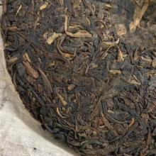 Cargar imagen en el visor de la galería, 2012 LongPinHao &quot;Ban Zhang&quot; (Organic Banzhang) Cake 357g Puerh Raw Tea Sheng Cha