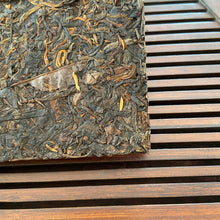 Charger l&#39;image dans la galerie, 2006 ChangTai &quot;Tian Xia Tong An&quot; (HK Tongan Lion Brick) 250g Puerh Sheng Cha Raw Tea