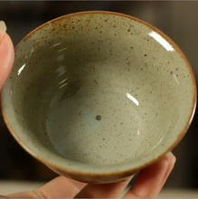 Load image into Gallery viewer, Rustic Porcelain GaiWan 175cc, 2 Patterns' Scenery Painting. - photo 4