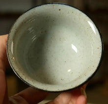 Load image into Gallery viewer, Rustic Porcelain GaiWanFull 175cc, 2 Patterns' Caligraphy Painting. - photo 4