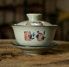 Load image into Gallery viewer, Rustic Porcelain GaiWanFull 175cc, Caligraphy Painting. - photo 3