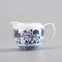 Cargar imagen en el visor de la galería, Gong Dao Bei "Qing Hua Ci" (Blue and White Porcelain) Twining Lotus Pattern - King Tea Mall