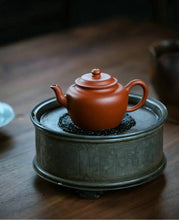 Load image into Gallery viewer, Yixing Gong Deng Teapot 140cc, Huanglongshan Mountain Zhuni Red Mud - photo 10
