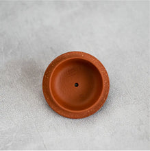Load image into Gallery viewer, Yixing Gong Deng Teapot 140cc, Huanglongshan Mountain Zhuni Red Mud - photo 6