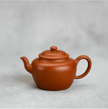 Load image into Gallery viewer, Yixing Gong Deng Teapot 140cc, Huanglongshan Mountain Zhuni Red Mud - photo 7