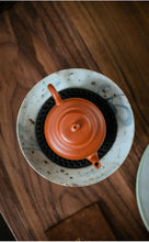 Load image into Gallery viewer, Yixing Gong Deng Teapot 140cc, Huanglongshan Mountain Zhuni Red Mud - photo 8