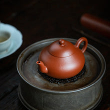 Load image into Gallery viewer, Yixing Li Xing (Pear Style) Teapot in Zhao Zhuang Zhu Ni Clay - photo 3