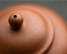 Load image into Gallery viewer, Yixing Shui Ping Teapot in Baoshan Jiangponi Clay - photo 8