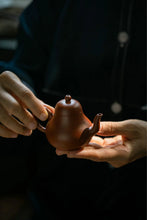 Load image into Gallery viewer, Yixing Si Ting Teapot in Zhao Zhuang Zhu Ni Clay - photo 14